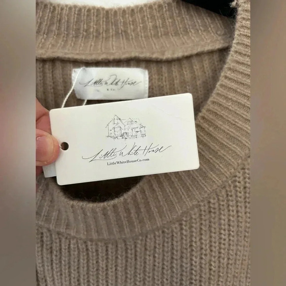 Little White House crewneck knit  sweater - Picture 5 of 12